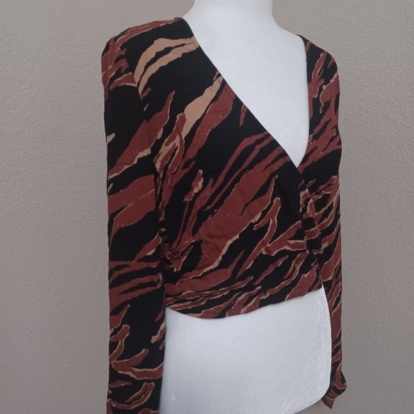 NWT BP Nordstrom Brown Burnout Tiger Stripe VNeck Crop Top Faux Wrap  Sm… - Picture 3 of 13